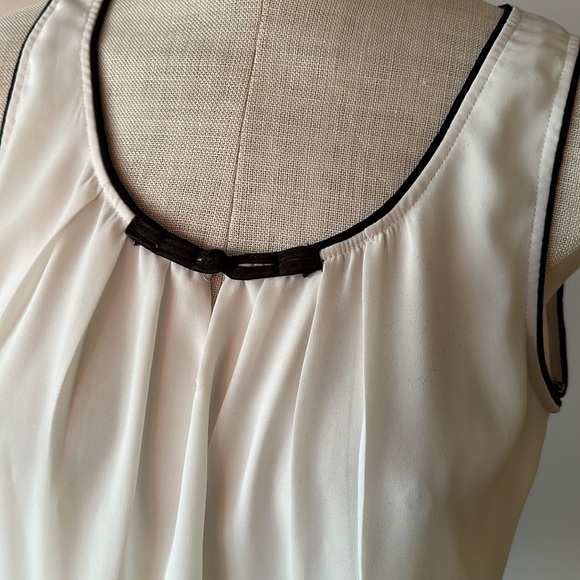 White semi sheer Le Chateau tank with black piping size small - Picture 2 of 6